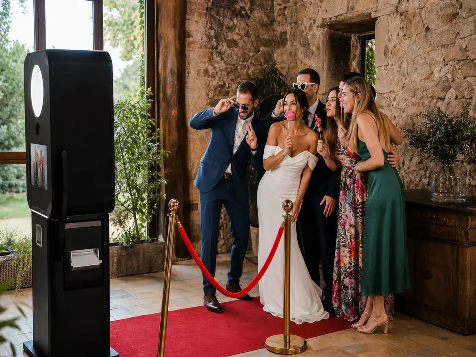 Montaje fotomatón con alfombra roja en boda